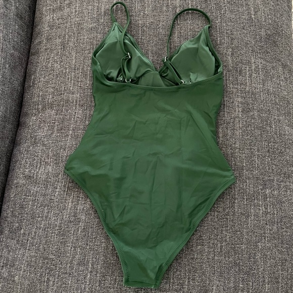 Small Hunter green Cupshe ladies maternity swimsuit. - Picture 5 of 7